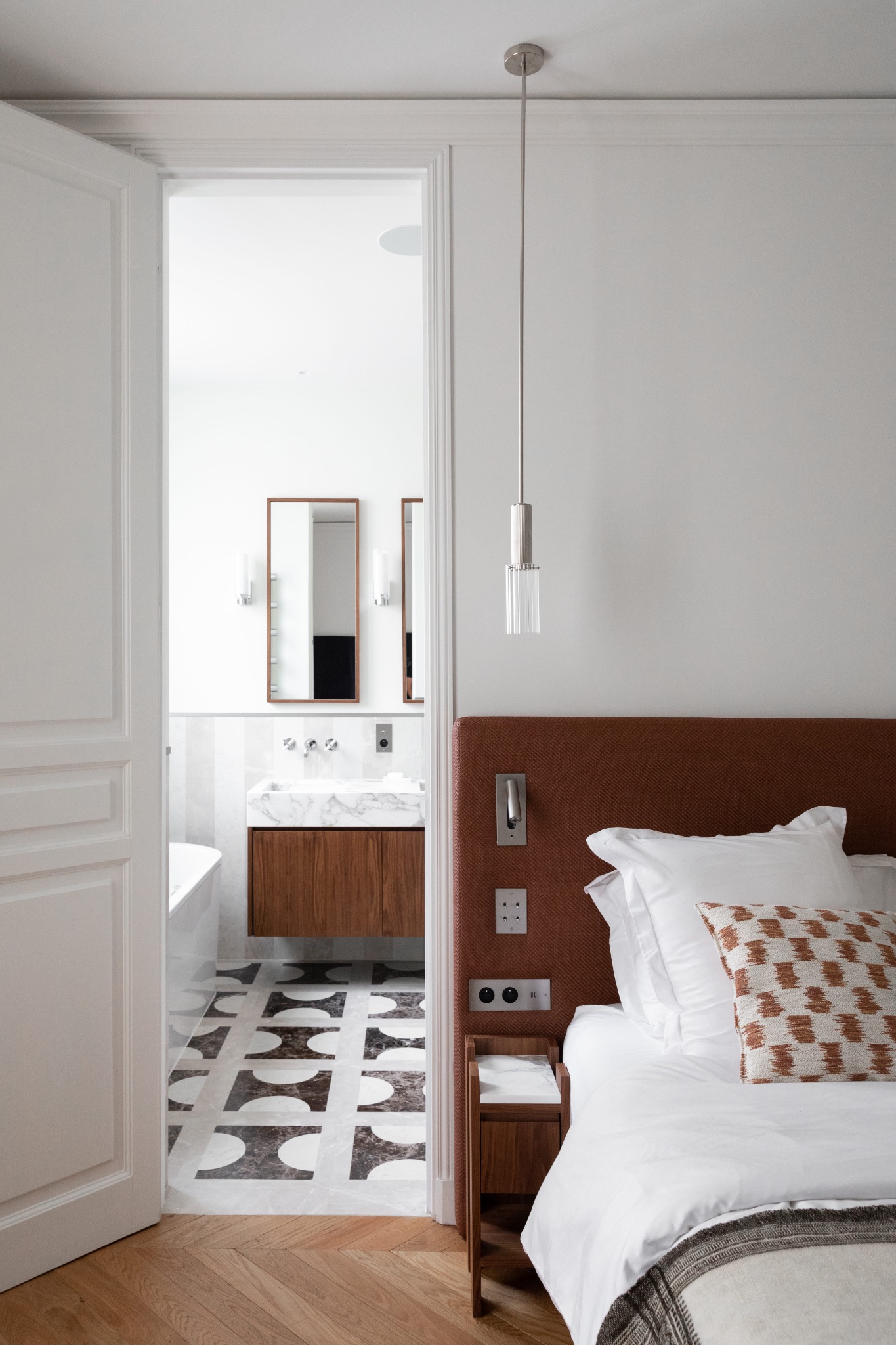 Palais Royal — chambre et salle de bain