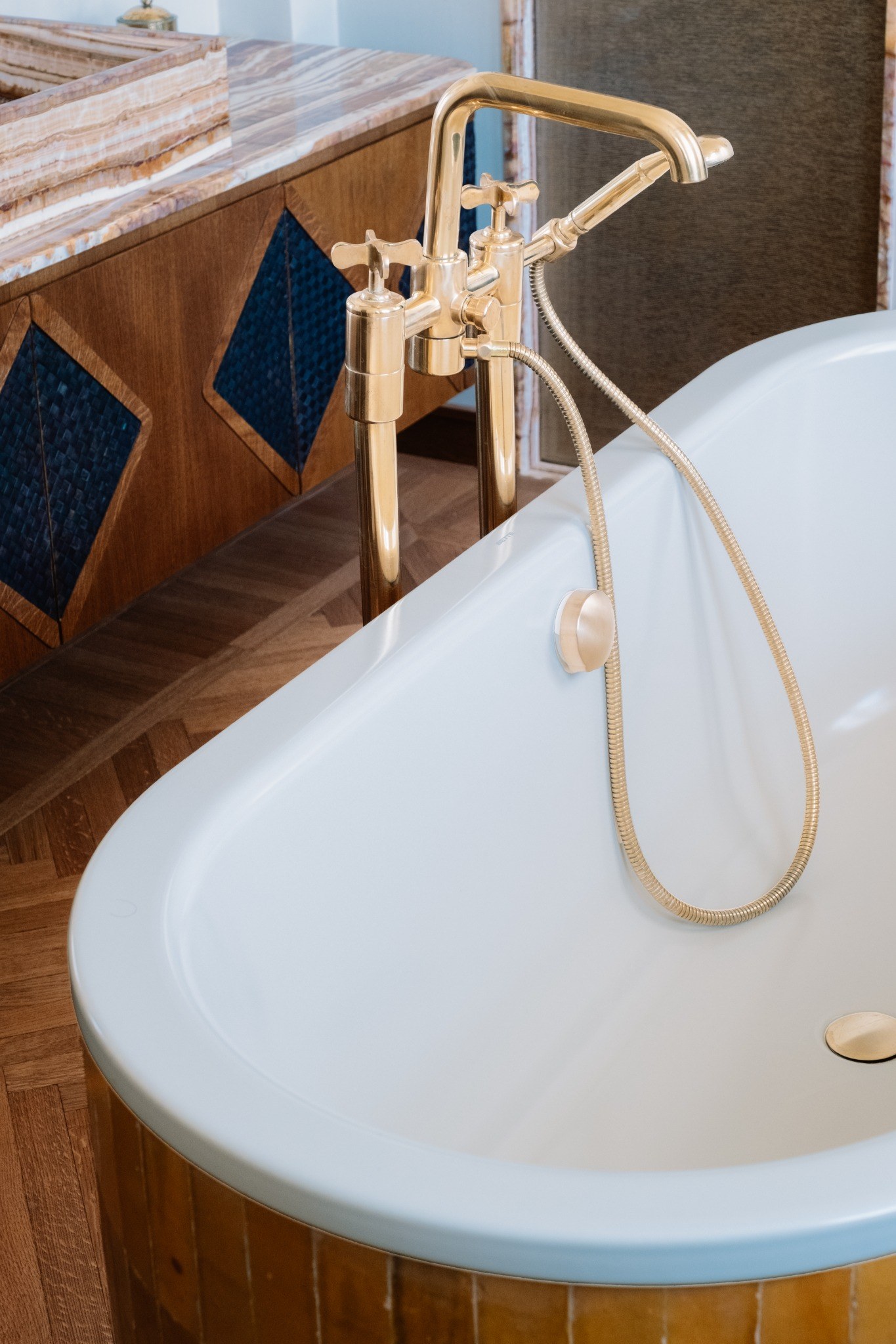 Villa Mauresque — baignoire et robinetterie en laiton
