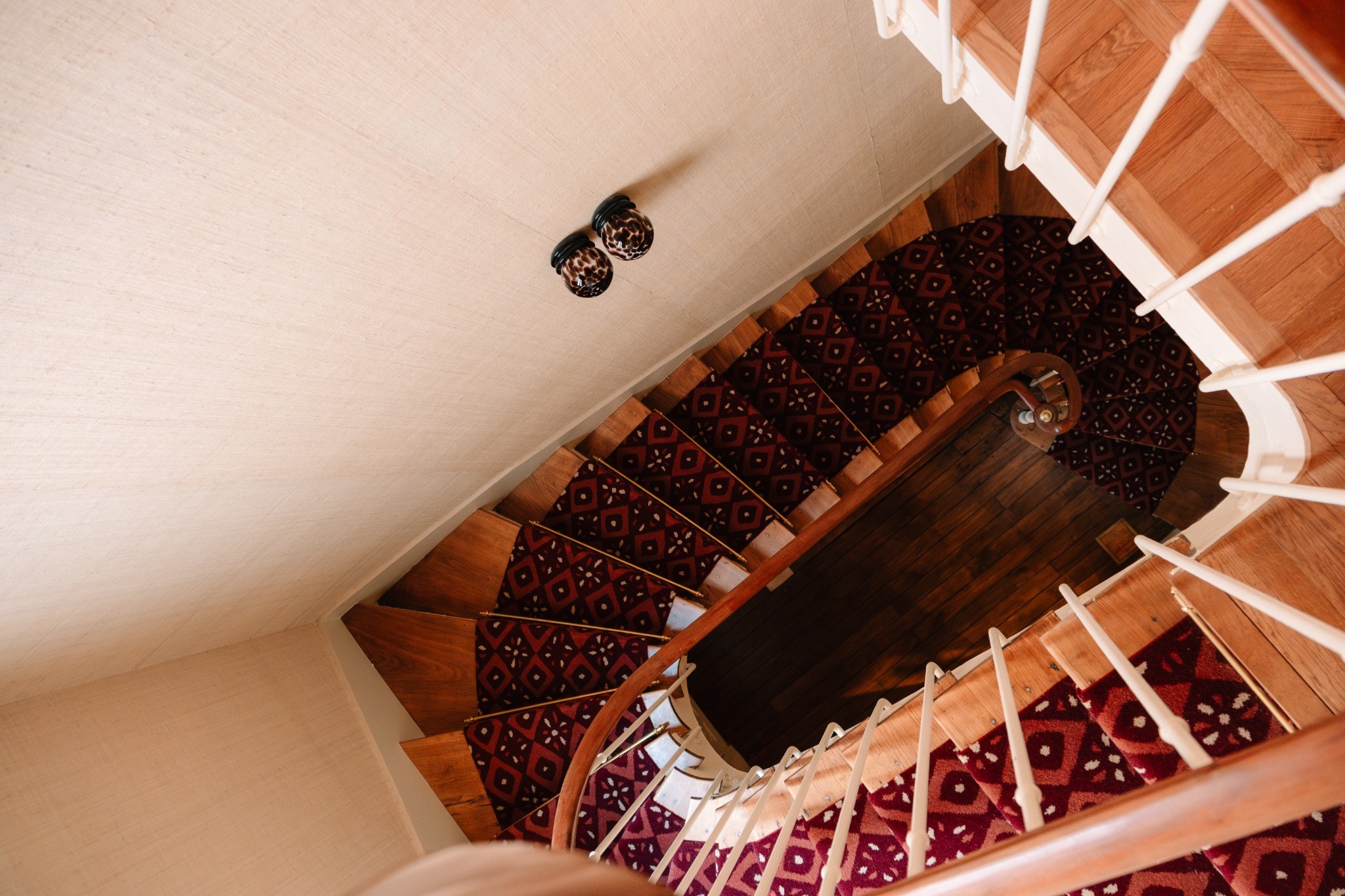 Villa Mauresque — escalier historique vu en plongée